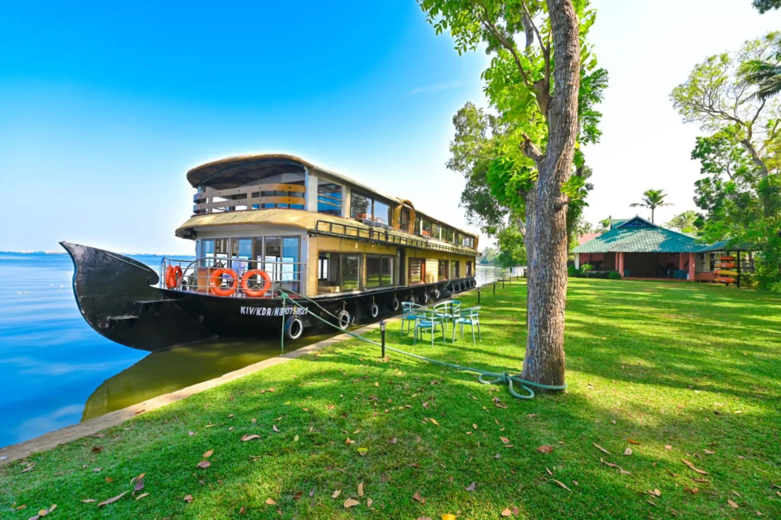 6-Bed-Room-Ultra-Luxury-Houseboat-9-scaled-2